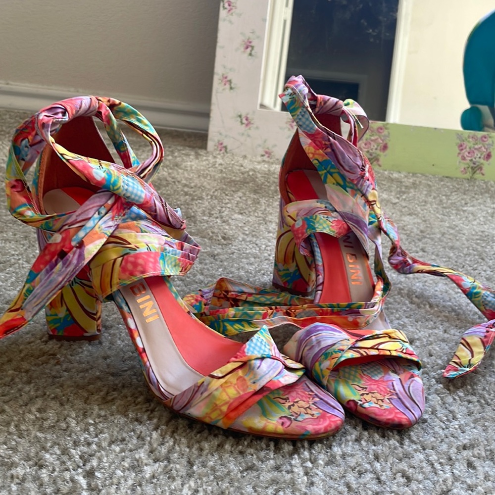 Super fun chunky, lace up heels. Like new.